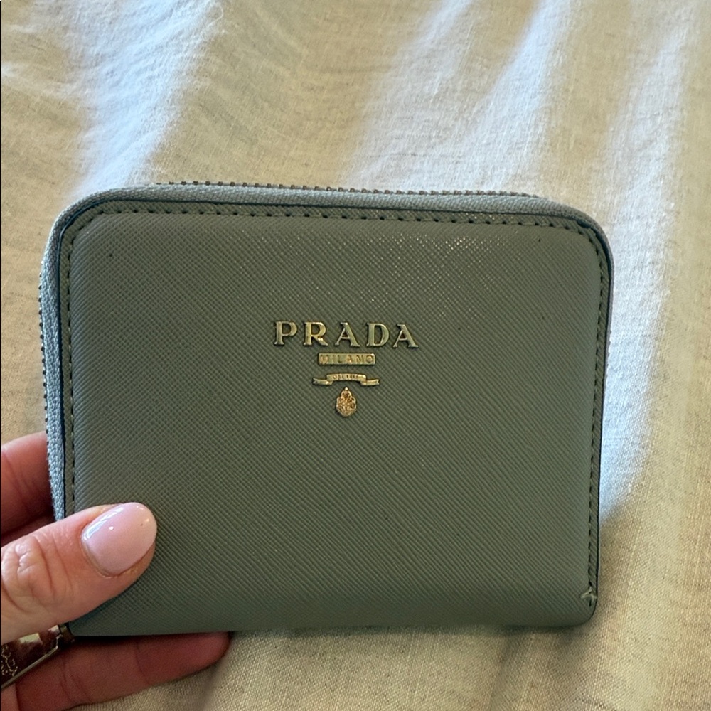 Preowned Prada Light Gray Leather Wallet with Gold Logo